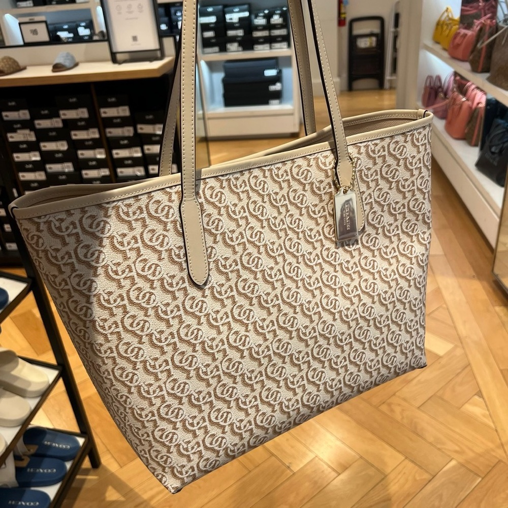 NWT Coach CF342 City Tote With Coach Monogram Print IN Chalk - Picture 2 of 6
